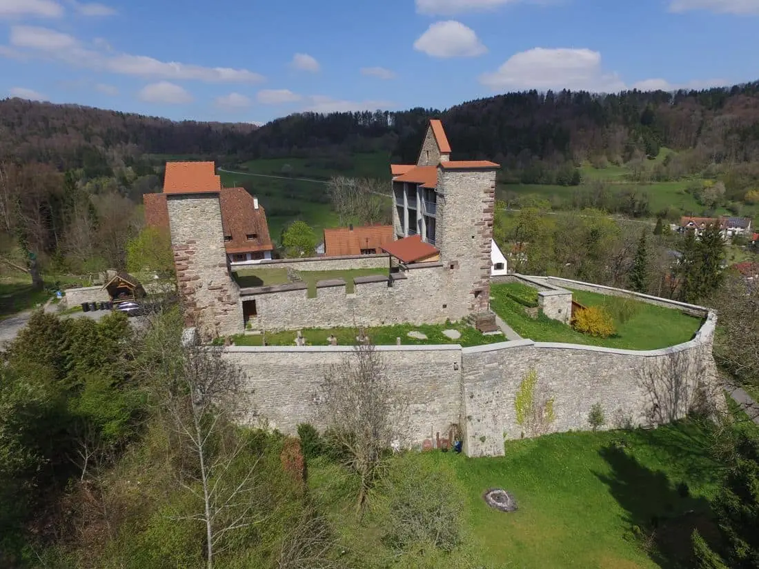 Die Burgruine in Horb-Dießen, auf deren Gelände das Geburtshaus steht
